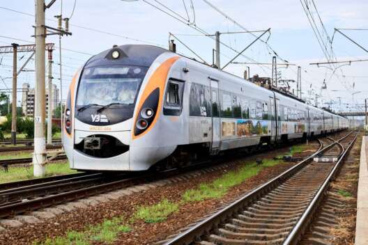 Укрзализныця возвращает скоростной поезд из Киева в Днепр-1200x800